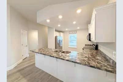 392 Hilburn Ln, Pensacola, FL 32504 - Photo 6