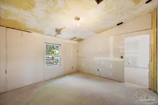 5127 Lake End Dr, Milton, FL 32583 - Photo 12