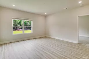 8033 Fir Tree Dr, Milton, FL 32583 - Photo 2