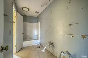 8101 Tippin Ave, Pensacola, FL 32514 - Photo 12