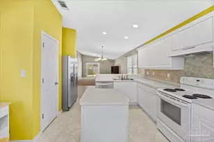 1015 Simpson St, Pensacola, FL 32526 - Photo 12