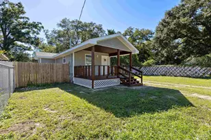 2405 W Hernandez St, Pensacola, FL 32505 - Photo 2