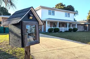 12 W Casa Loma Dr, Mary Esther, FL 32569 - Photo 2