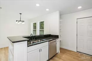 721 W Hernandez, Pensacola, FL 32501 - Photo 8