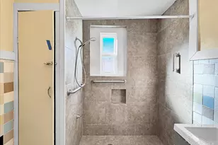 1007 W Wright St, Pensacola, FL 32502 - Photo 2