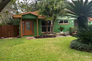 207 California Dr NE, Fort Walton Beach, FL 32548 - Photo 2