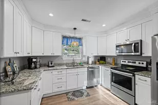 405 Poinciana Dr, Gulf Breeze, FL 32561 - Photo 2