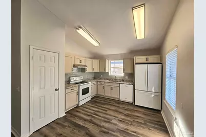 28 Easton St, Cantonment, FL 32533 - Photo 4