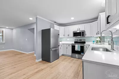 5968 Capitol Dr, Gulf Breeze, FL 32563 - Photo 2