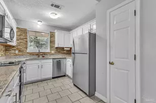 2106 Citrus Dr, Navarre, FL 32566 - Photo 10