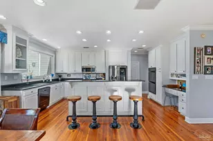 605 Chesapeake Dr, Gulf Breeze, FL 32561 - Photo 4