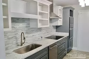 825 Bayshore Dr, Pensacola, FL 32507 - Photo 10