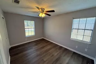 6931 Falcon Dr, Pensacola, FL 32526 - Photo 10