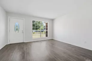 5719 N Ventura Ln, Pensacola, FL 32526 - Photo 2