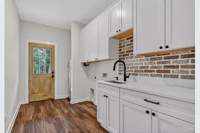 1106 N E St, Pensacola, FL 32501 - Photo 6