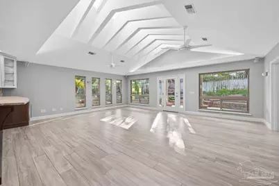 205 Silverthorn Dr, Gulf Breeze, FL 32561 - Photo 6