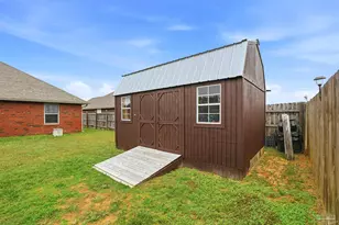 6085 Winchester Cir, Milton, FL 32570 - Photo 12