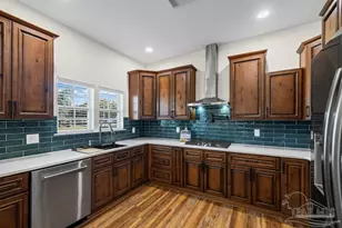 1015 E Brainerd St, Pensacola, FL 32503 - Photo 2