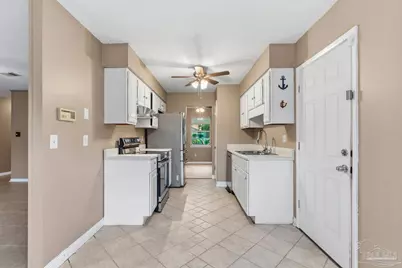 6036 W Shore Dr, Pensacola, FL 32526 - Photo 10