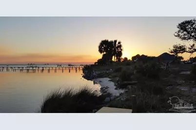 1098 Seabreeze Ln, Gulf Breeze, FL 32563 - Photo 2