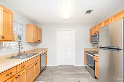 1849 Candlewood Dr, Navarre, FL 32566 - Photo 2