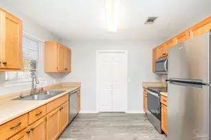 1849 Candlewood Dr, Navarre, FL 32566 - Photo 2