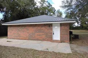 5720 Fairway Dr, Milton, FL 32570 - Photo 2