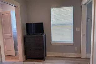 2051 W Blount St, Pensacola, FL 32501 - Photo 8