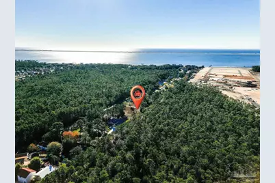 1810 W Smugglers Cove Dr, Gulf Breeze, FL 32563 - Photo 2