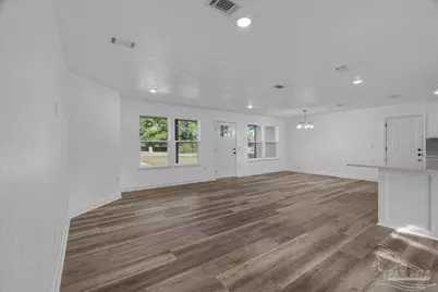 2001 Saddlebrook Dr, Pensacola, FL 32526 - Photo 6