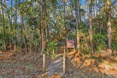 3986 Paradise Bay Dr, Gulf Breeze, FL 32563 - Photo 4