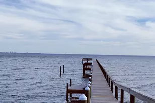 825 Bayshore Dr, Pensacola, FL 32507 - Photo 36