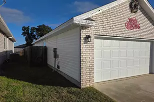 5649 Guinevere Ln, Milton, FL 32583 - Photo 4