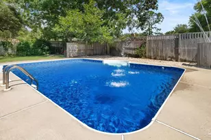 420 Fairpoint Dr, Gulf Breeze, FL 32561 - Photo 46