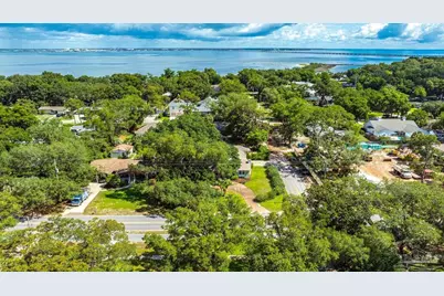 420 Fairpoint Dr, Gulf Breeze, FL 32561 - Photo 58