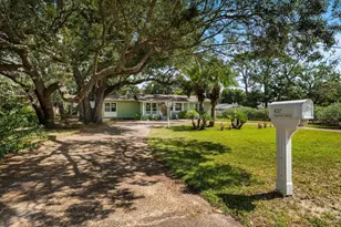 420 Fairpoint Dr, Gulf Breeze, FL 32561 - Photo 2