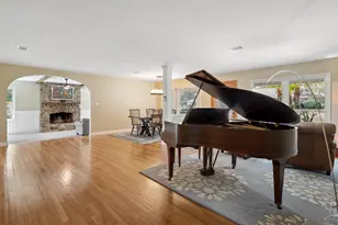 420 Fairpoint Dr, Gulf Breeze, FL 32561 - Photo 10