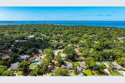 420 Fairpoint Dr, Gulf Breeze, FL 32561 - Photo 56