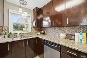 3215 Bayou Dr, Pensacola, FL 32505 - Photo 10