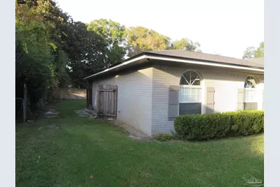 210 Norwich Dr, Gulf Breeze, FL 32561 - Photo 12