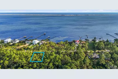 5506 Soundside Dr, Gulf Breeze, FL 32563 - Photo 1