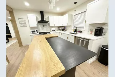 2100 N Spring St, Pensacola, FL 32501 - Photo 2