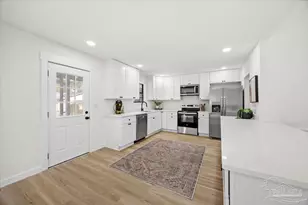 2828 Mandeville Ln, Pensacola, FL 32526 - Photo 12