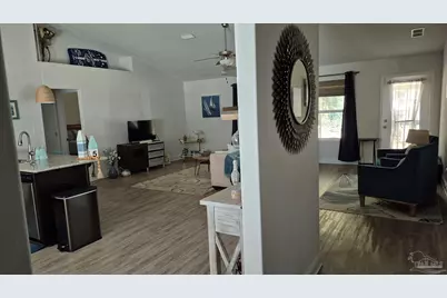 2102 Fairchild St, Pensacola, FL 32504 - Photo 2