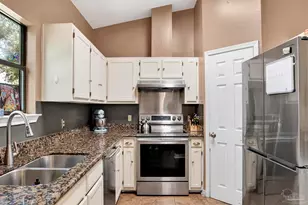 2718 Summertree Ln, Gulf Breeze, FL 32563 - Photo 6