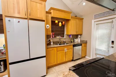 2143 Yardley Cir, Pensacola, FL 32526 - Photo 6