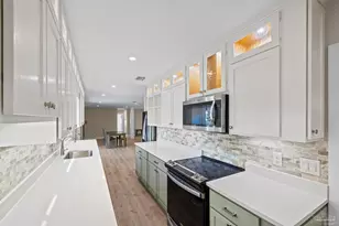 309 Dolphin St, Gulf Breeze, FL 32561 - Photo 10