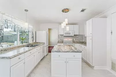 4560 Shadesview Dr, Pensacola, FL 32504 - Photo 8