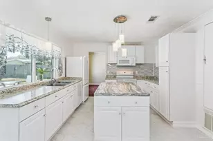 4560 Shadesview Dr, Pensacola, FL 32504 - Photo 8