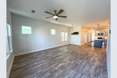 949 W Gregory St, Pensacola, FL 32502 - Photo 2
